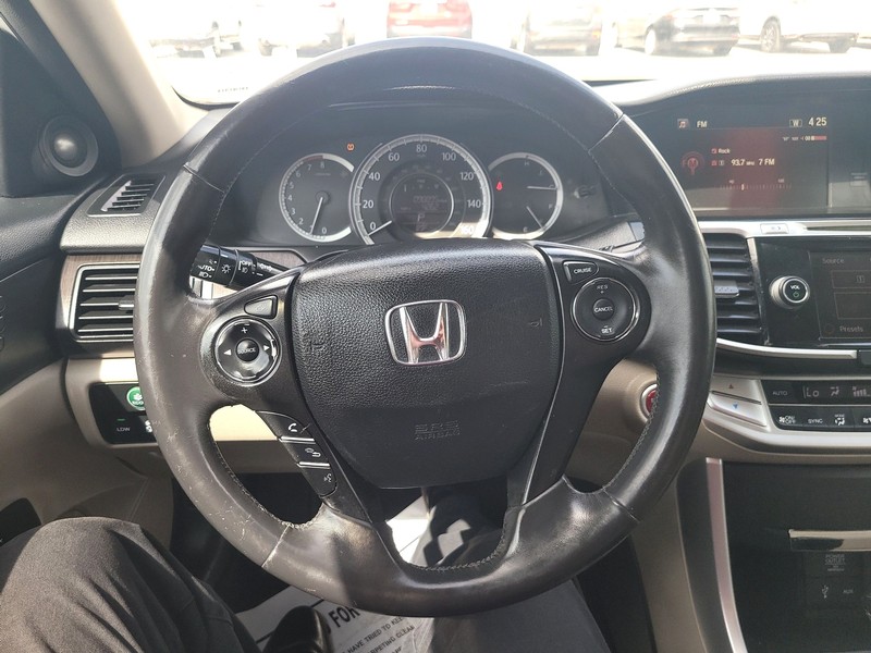 Honda Accord Sedan Vehicle Full-screen Gallery Image 12