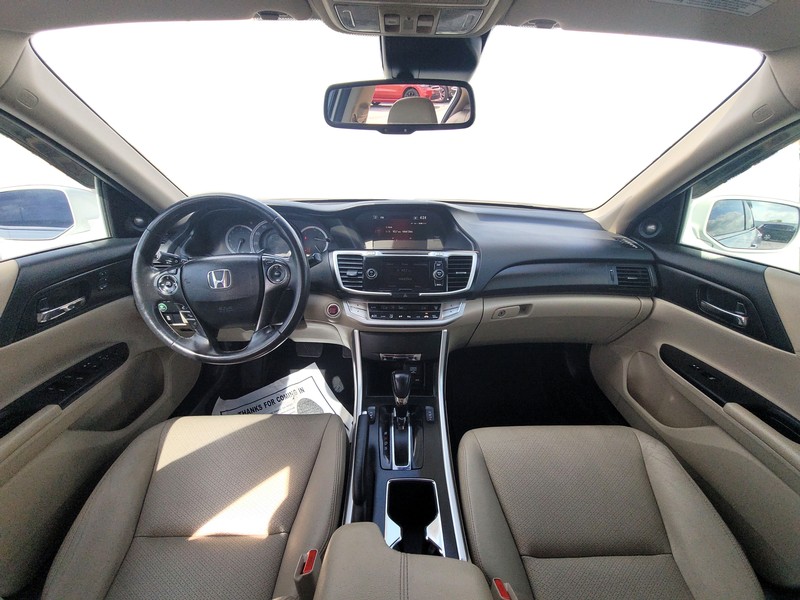 Honda Accord Sedan Vehicle Full-screen Gallery Image 13