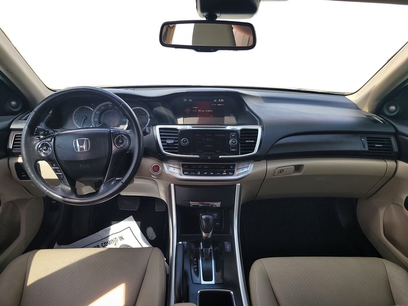 Honda Accord Sedan Vehicle Full-screen Gallery Image 14