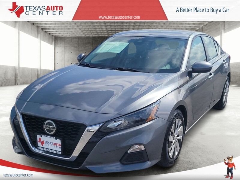 Nissan Altima Vehicle Full-screen Gallery Image 2