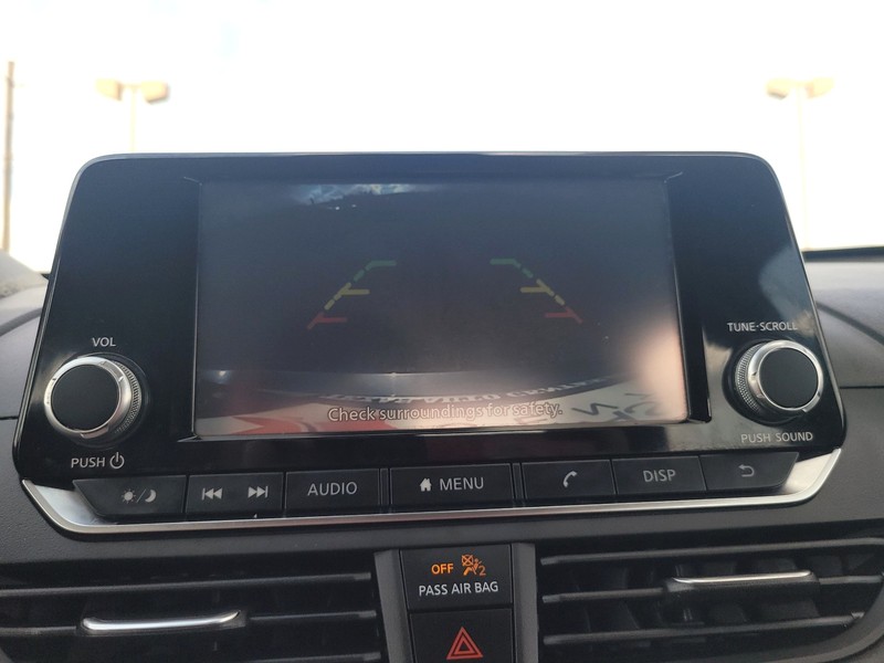 Nissan Altima Vehicle Full-screen Gallery Image 16