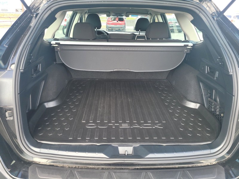 Subaru Outback Vehicle Full-screen Gallery Image 11