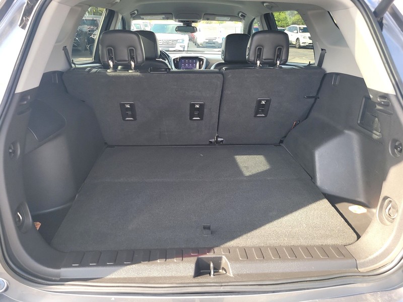 GMC Terrain Vehicle Full-screen Gallery Image 11