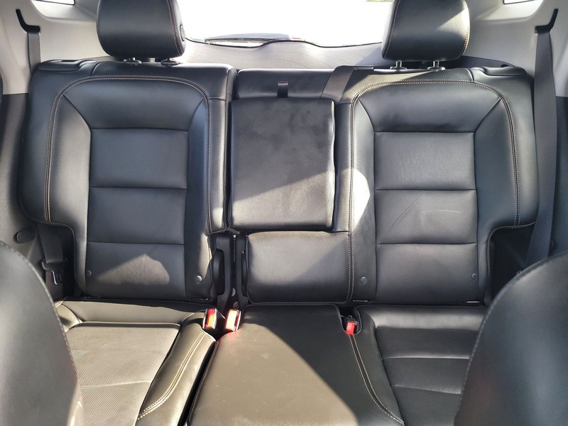 GMC Terrain Vehicle Full-screen Gallery Image 13