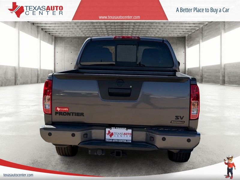 Nissan Frontier Vehicle Full-screen Gallery Image 6