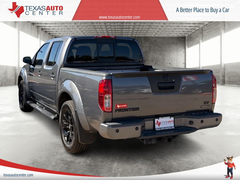 Nissan Frontier Vehicle Full-screen Gallery Image 8