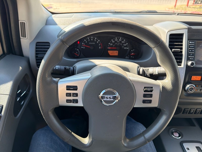 Nissan Frontier Vehicle Full-screen Gallery Image 14