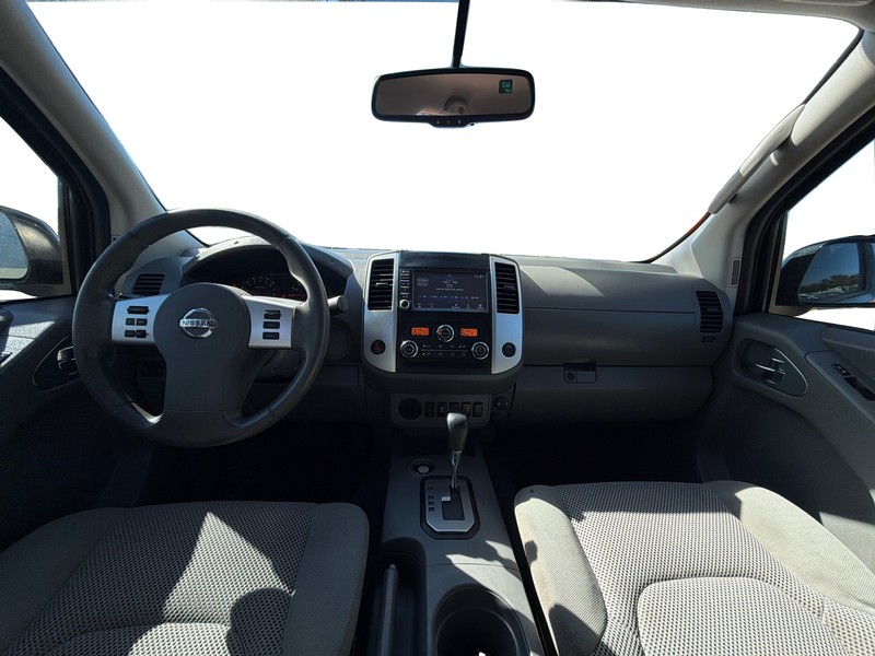 Nissan Frontier Vehicle Full-screen Gallery Image 15