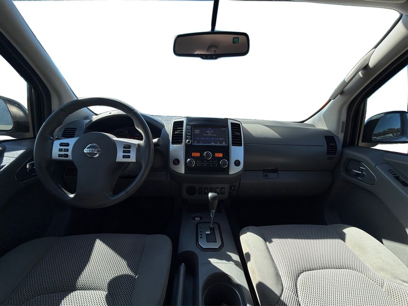 Nissan Frontier Vehicle Full-screen Gallery Image 16