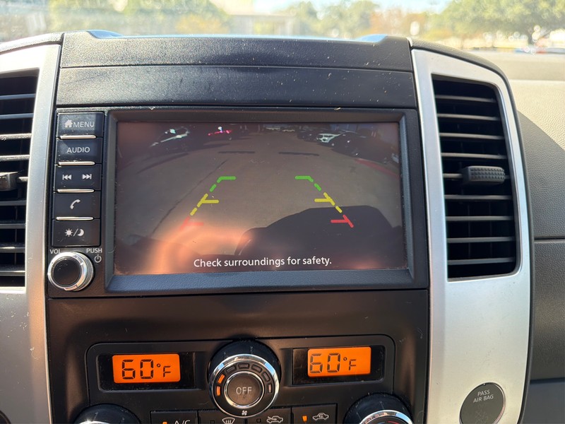 Nissan Frontier Vehicle Full-screen Gallery Image 17