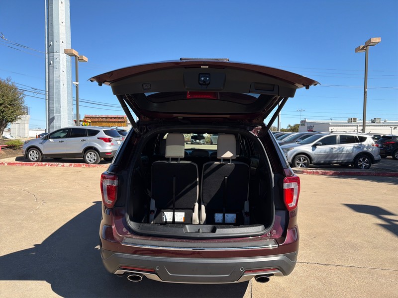 Ford Explorer Vehicle Full-screen Gallery Image 11