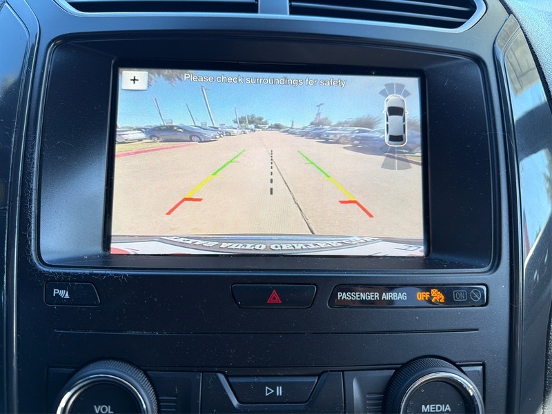 Ford Explorer Vehicle Full-screen Gallery Image 17