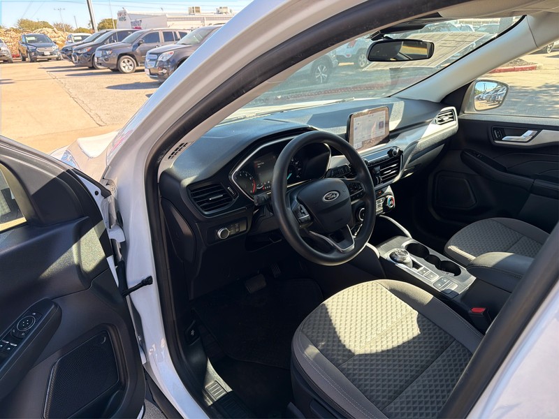 Ford Escape Vehicle Full-screen Gallery Image 9