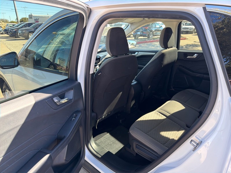 Ford Escape Vehicle Full-screen Gallery Image 10