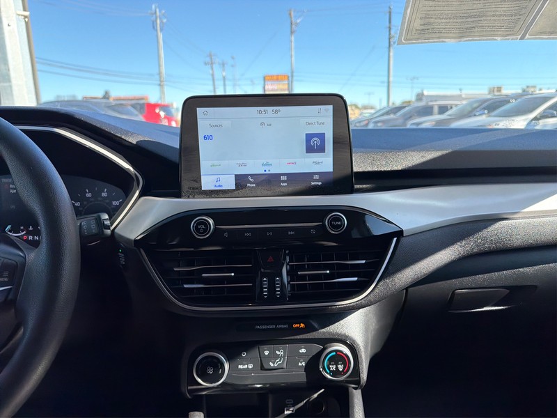 Ford Escape Vehicle Full-screen Gallery Image 12