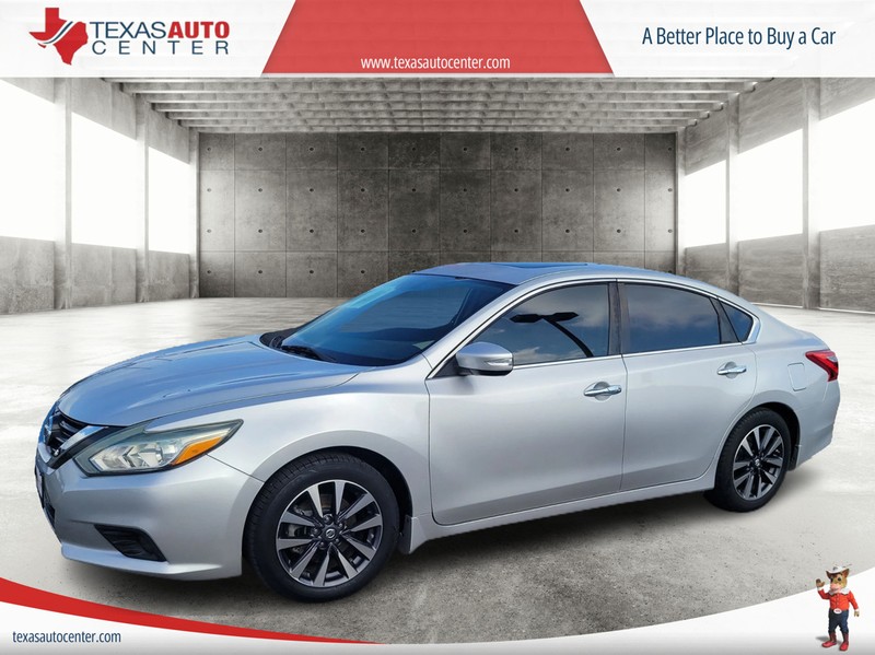 Nissan Altima Vehicle Full-screen Gallery Image 06