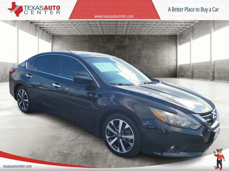 Nissan Altima Vehicle Full-screen Gallery Image 01