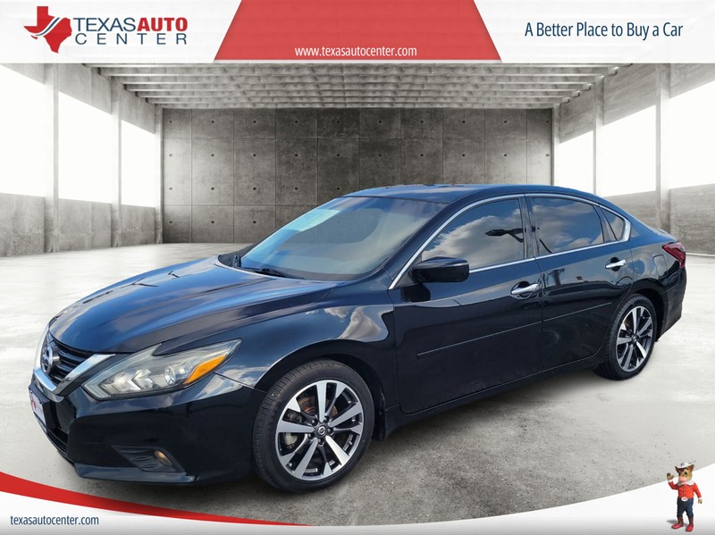 Nissan Altima Vehicle Full-screen Gallery Image 02
