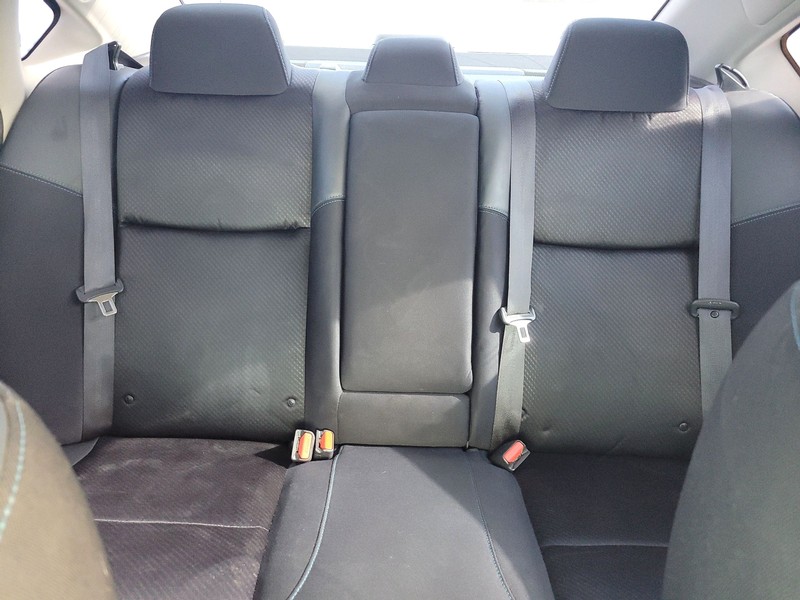 Nissan Altima Vehicle Full-screen Gallery Image 12