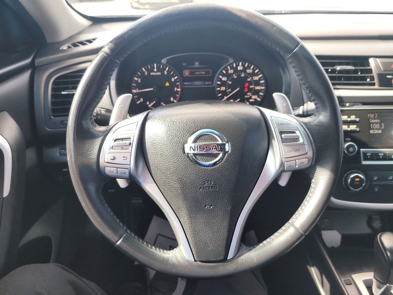 Nissan Altima Vehicle Full-screen Gallery Image 13