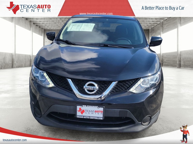 Nissan Rogue Sport Vehicle Full-screen Gallery Image 03