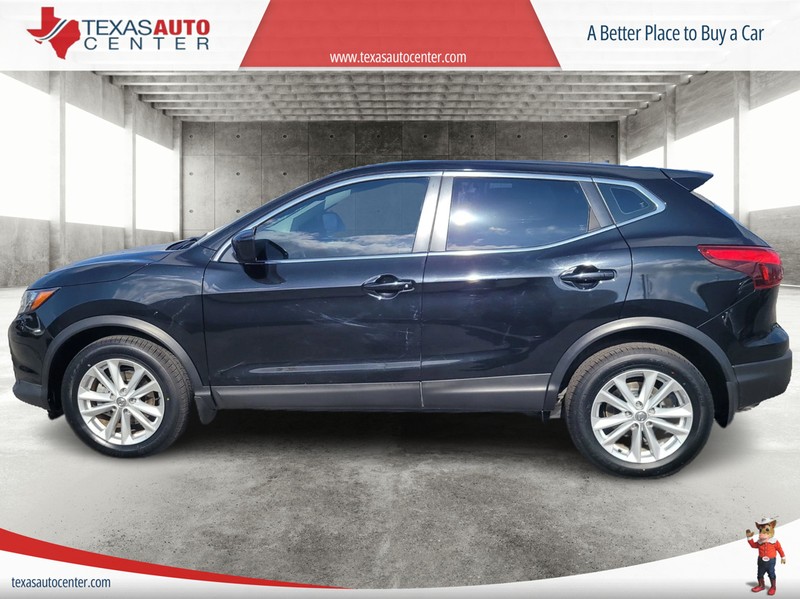 Nissan Rogue Sport Vehicle Full-screen Gallery Image 05