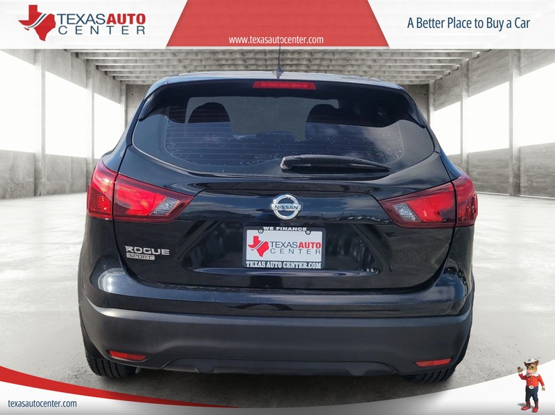 Nissan Rogue Sport Vehicle Full-screen Gallery Image 06