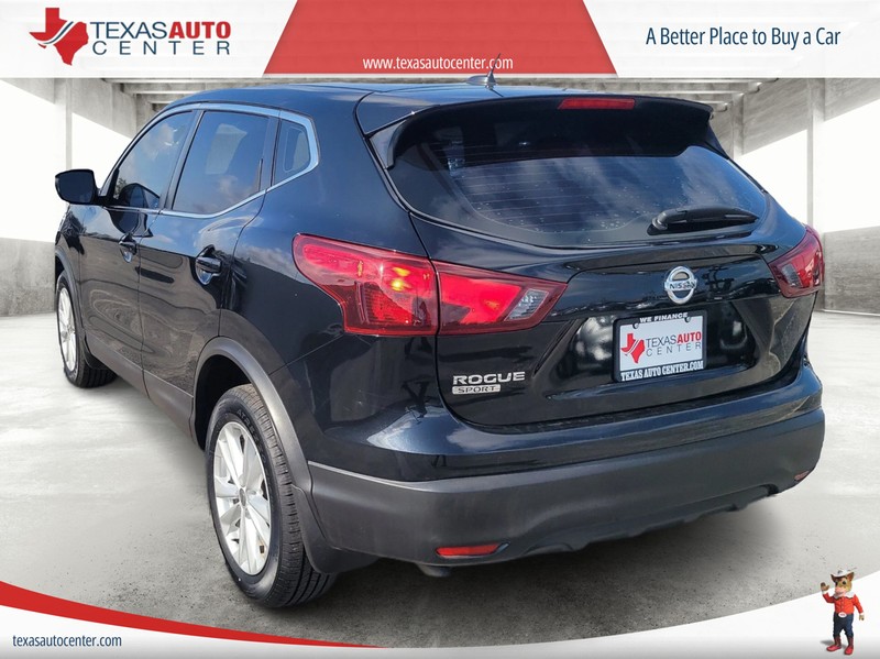 Nissan Rogue Sport Vehicle Full-screen Gallery Image 08