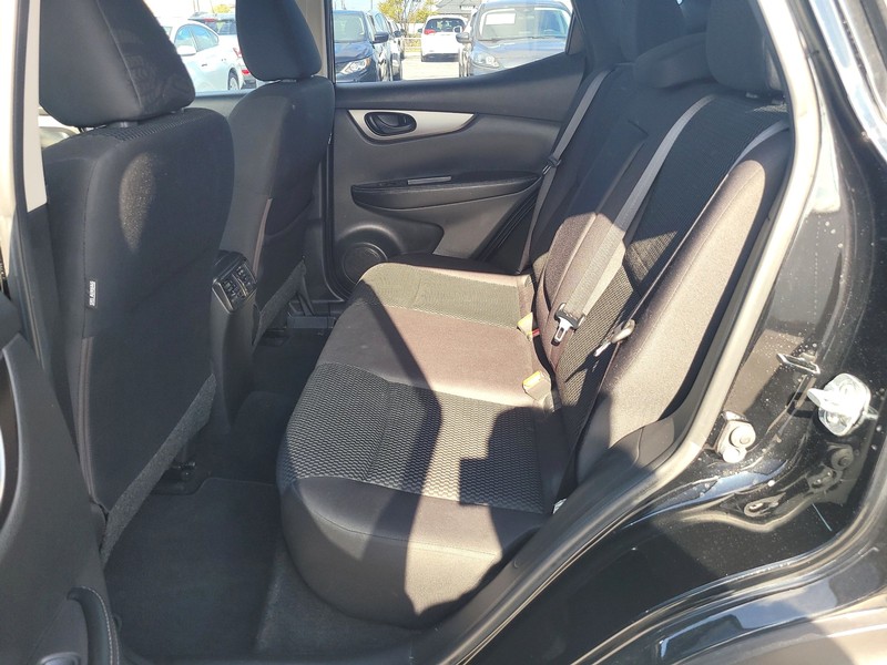 Nissan Rogue Sport Vehicle Full-screen Gallery Image 10