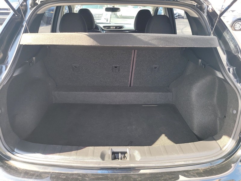 Nissan Rogue Sport Vehicle Full-screen Gallery Image 11