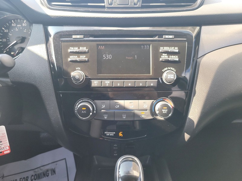 Nissan Rogue Sport Vehicle Full-screen Gallery Image 12