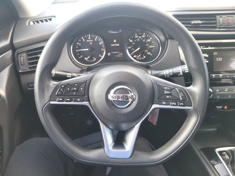 Nissan Rogue Sport Vehicle Full-screen Gallery Image 14