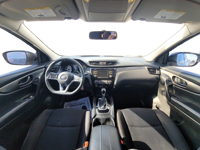 Nissan Rogue Sport Vehicle Full-screen Gallery Image 15