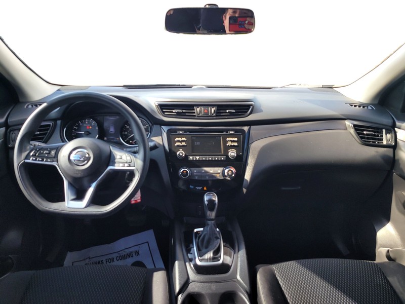 Nissan Rogue Sport Vehicle Full-screen Gallery Image 16