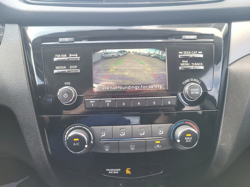 Nissan Rogue Sport Vehicle Full-screen Gallery Image 17