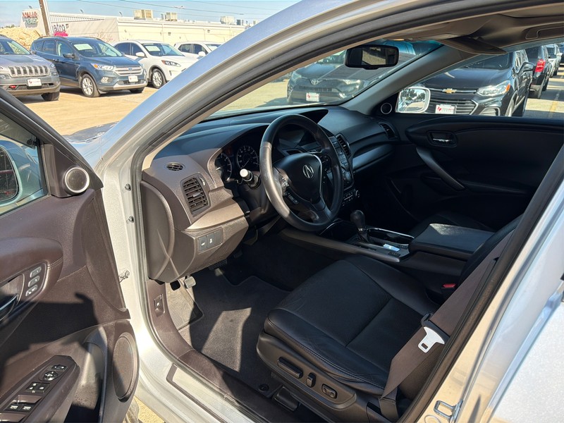 Acura RDX Vehicle Full-screen Gallery Image 09