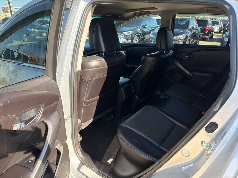 Acura RDX Vehicle Full-screen Gallery Image 10