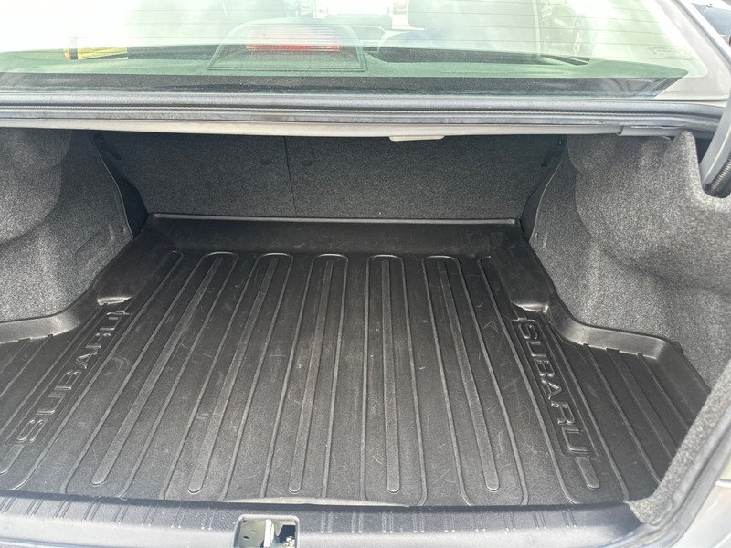 Subaru Impreza Sedan Vehicle Full-screen Gallery Image 8