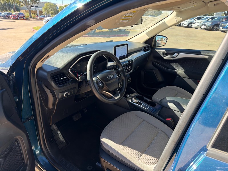 Ford Escape Vehicle Full-screen Gallery Image 09