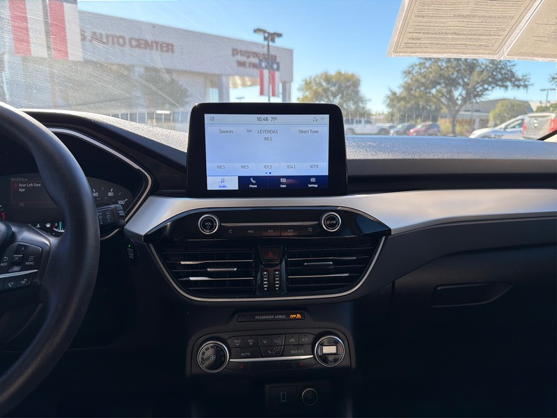 Ford Escape Vehicle Full-screen Gallery Image 12