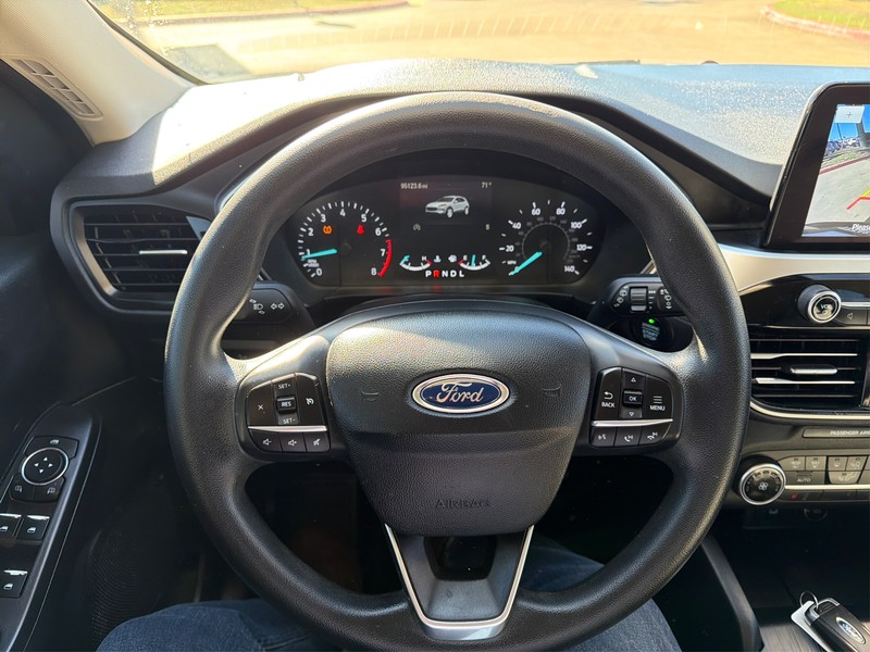 Ford Escape Vehicle Full-screen Gallery Image 14