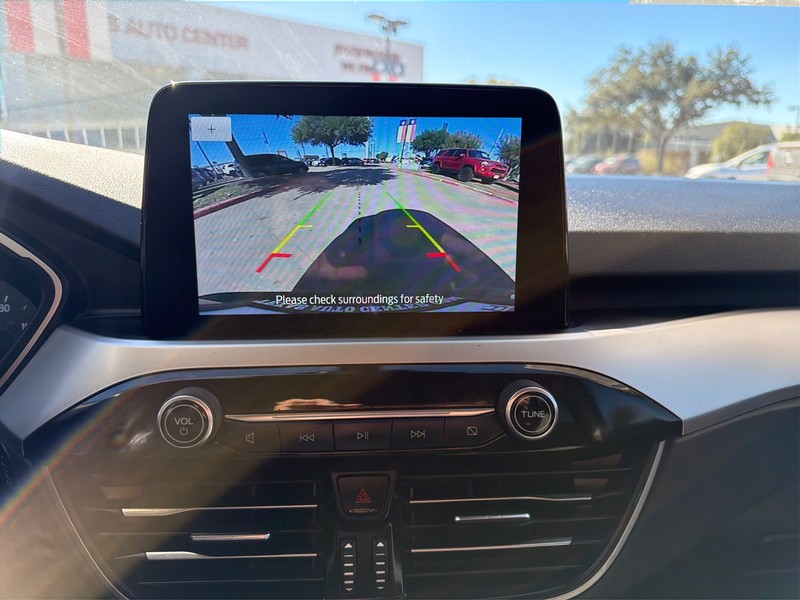 Ford Escape Vehicle Full-screen Gallery Image 17