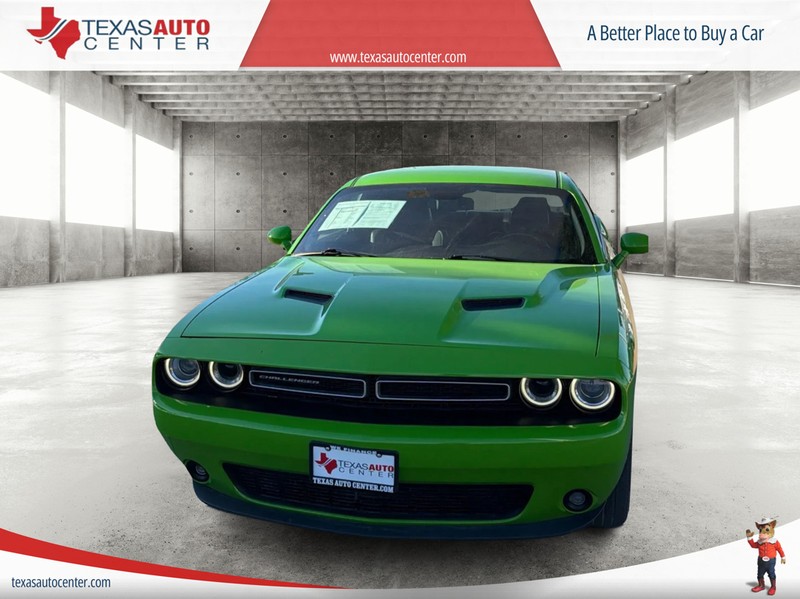 Dodge Challenger Vehicle Full-screen Gallery Image 03