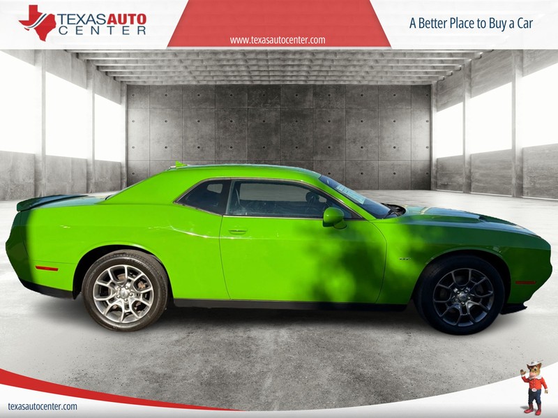 Dodge Challenger Vehicle Full-screen Gallery Image 04