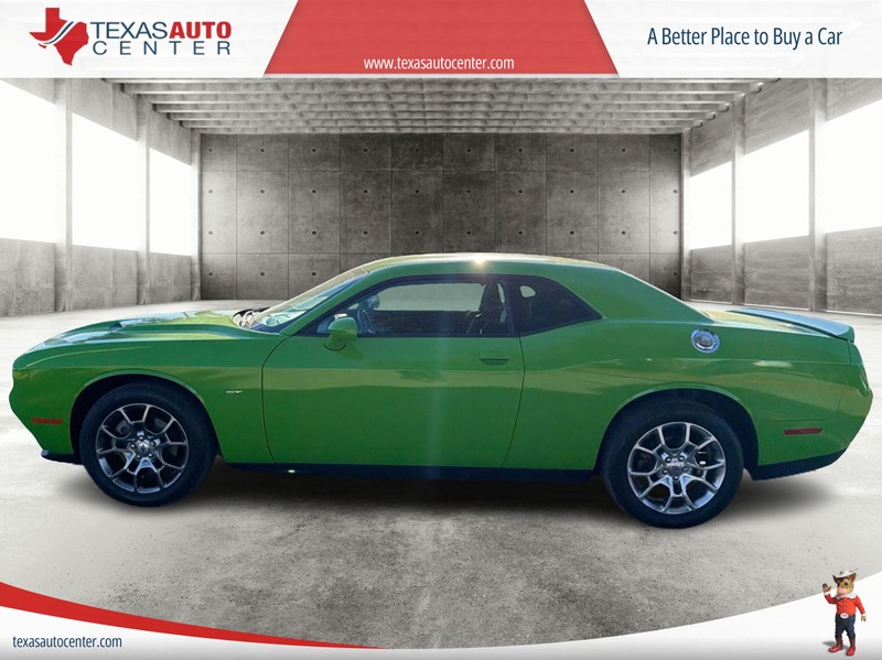 Dodge Challenger Vehicle Full-screen Gallery Image 05