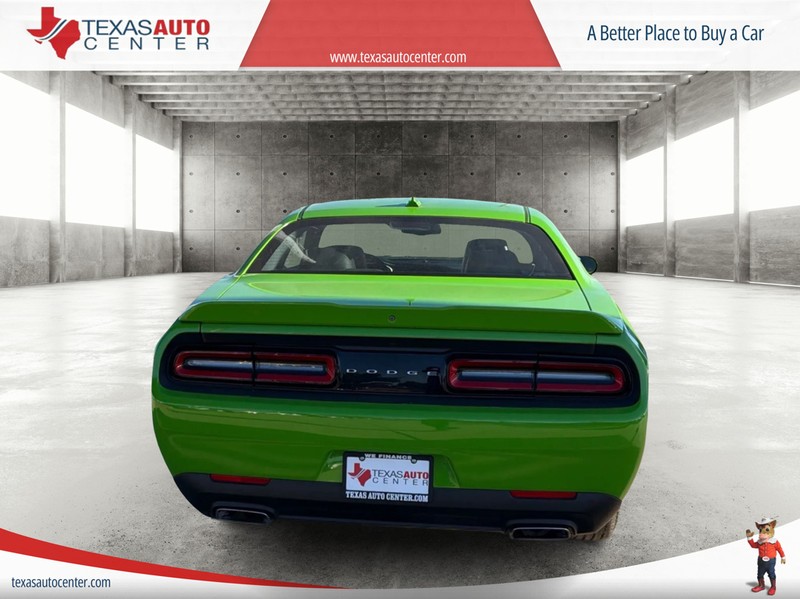 Dodge Challenger Vehicle Full-screen Gallery Image 06