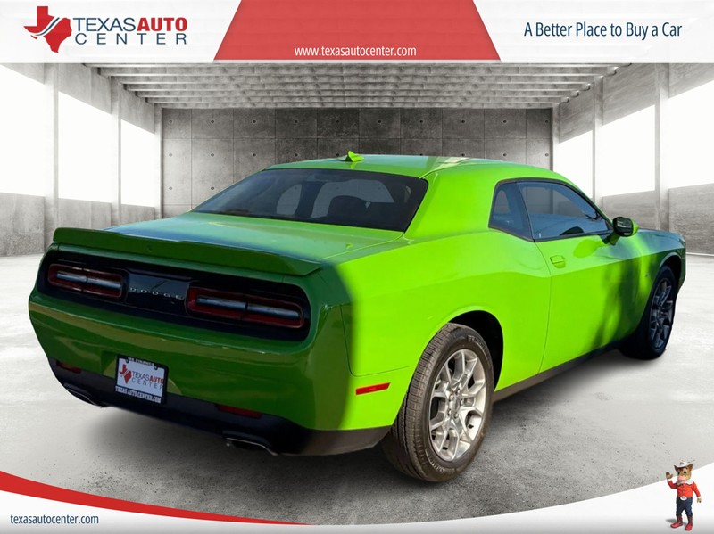 Dodge Challenger Vehicle Full-screen Gallery Image 07