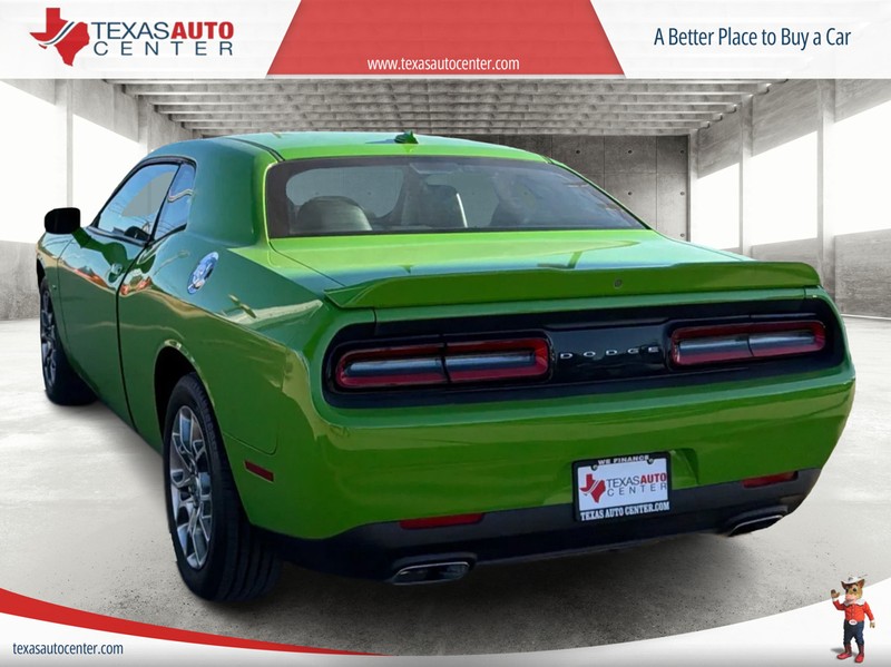 Dodge Challenger Vehicle Full-screen Gallery Image 08
