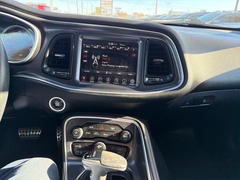 Dodge Challenger Vehicle Full-screen Gallery Image 11