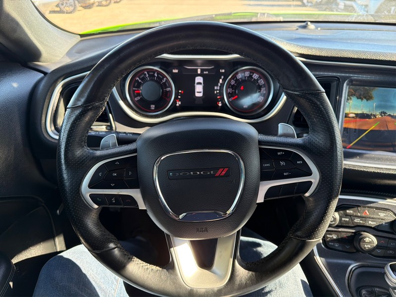 Dodge Challenger Vehicle Full-screen Gallery Image 13